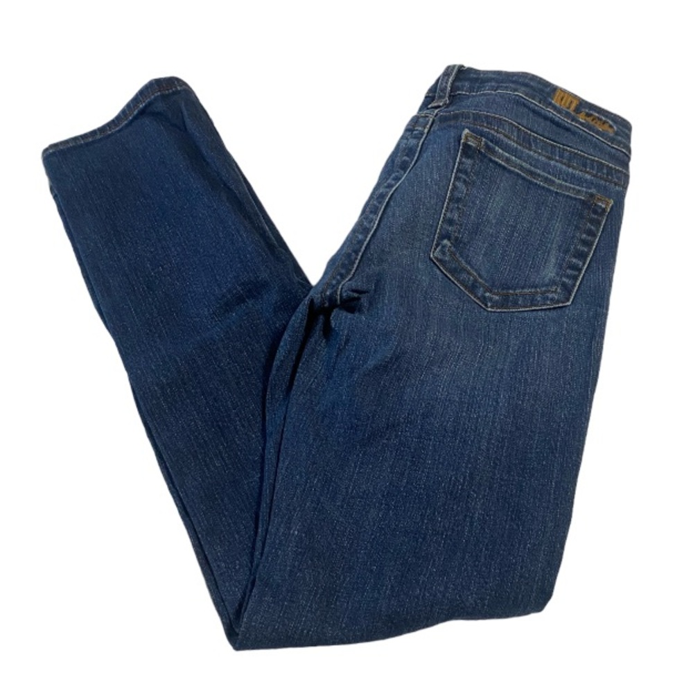 Woman’s small ripped slim jeans